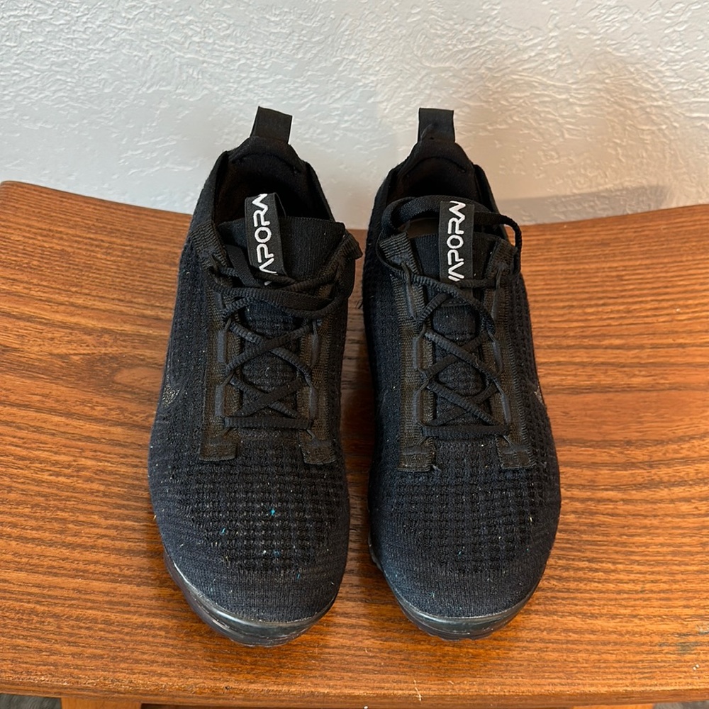 Nike FlyKnit Vapormax size 7 women